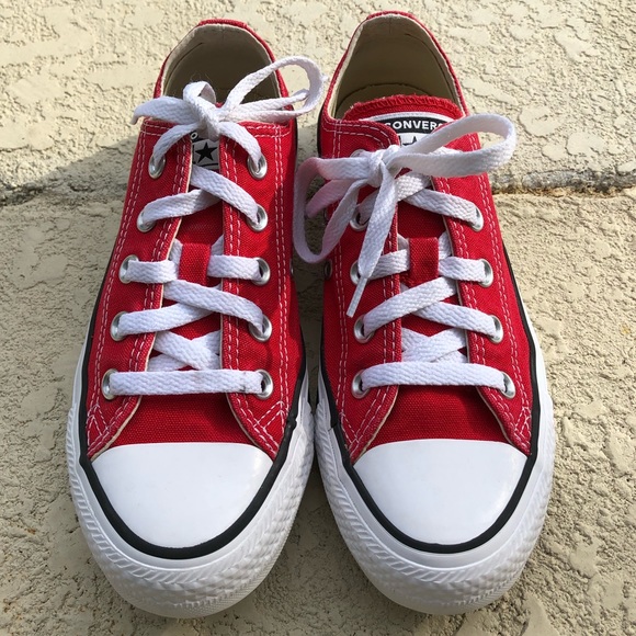Converse Shoes - Red low top converse